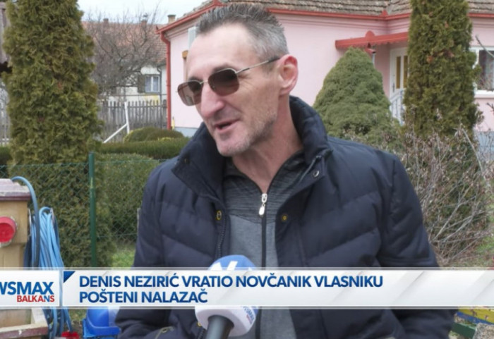 Denis pronašao novčanik s novcem, nije odustao dok nije došao do vlasnika: "Nije mogao da veruje, hteo je da me časti"