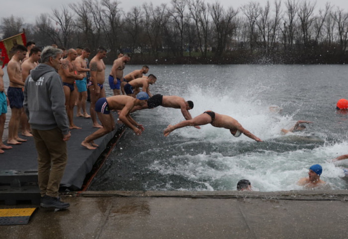 Eparhija raško-prizrenska: Ne možemo da preuzmemo odgovornost za plivanje za Časni krst na jezeru Gazivode