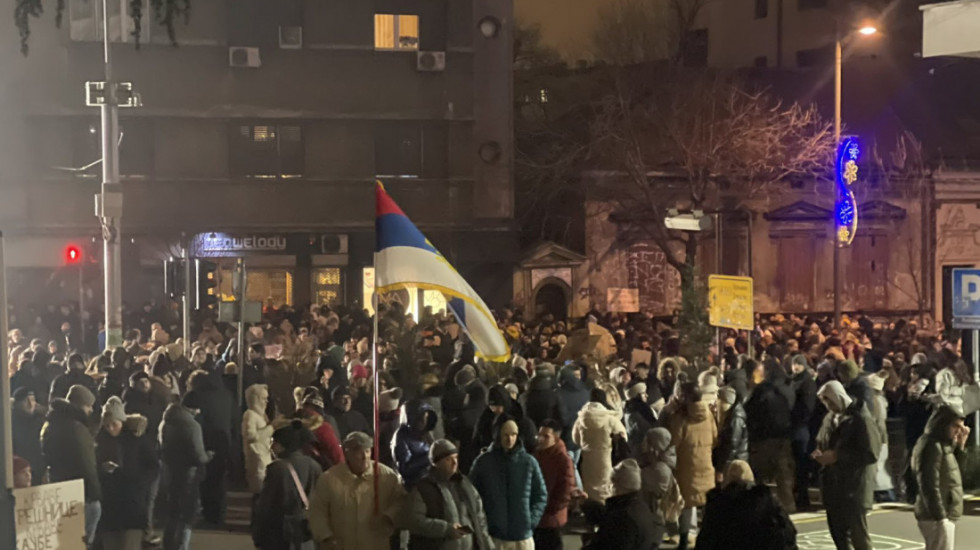 Šapčanin (46) krenuo vozilom ka koloni sugrađana u protestnoj šetnji, policija podnela prijavu