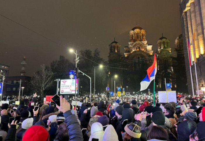 (FOTO/VIDEO) "Naše pravo da znamo sve": Protest studenata i građana ispred zgrade RTS, pročitani zahtevi