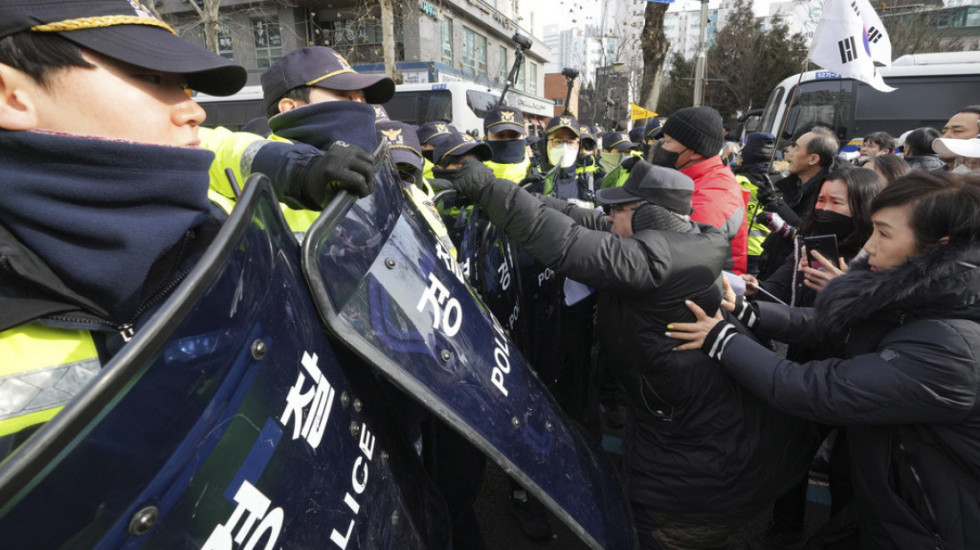 (FOTO) "Hoće da povrati svoju čast": Opozvani predsednik Južne Koreje na ročištu, 12.000 njegovih pristalica ispred suda