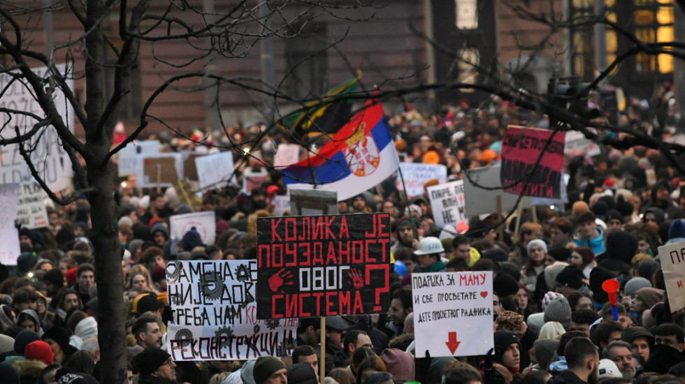 Arhiv javnih skupova: Na protestu "Školski čas u zadnji čas" u Beogradu najmanje 20.000 ljudi