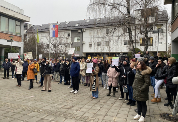 (FOTO/VIDEO) U nekim školama u Srbiji bez nastave, premijer očekuje da će većina raditi u punom kapacitetu