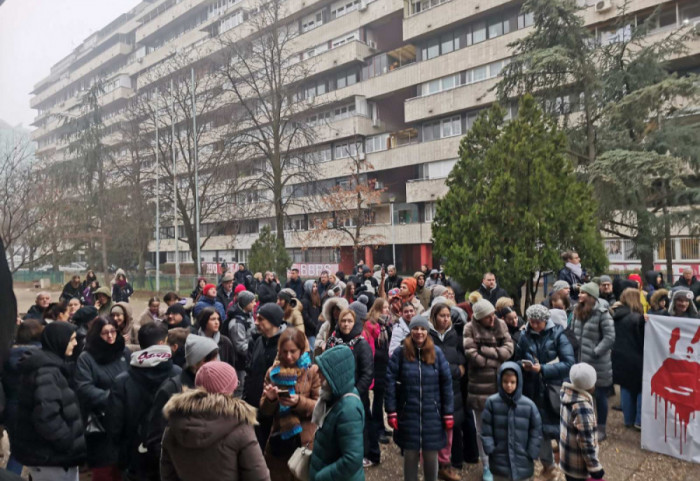 Deo škola u Srbiji nastavlja protest, uprkos zahtevima za disciplinske postupke