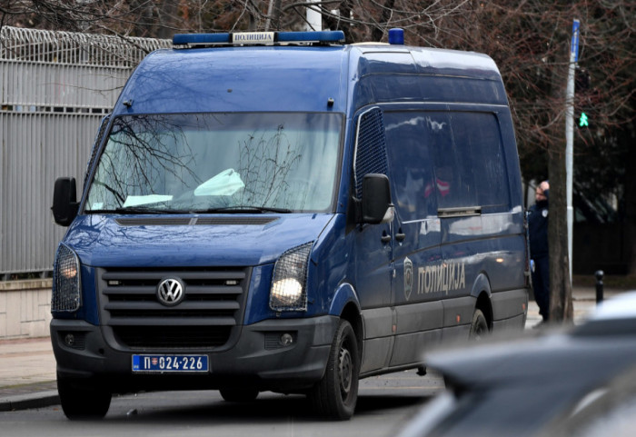 (VIDEO) Policija podnosi prijave protiv deset osoba zbog napada na holandske navijače u centru Beograda