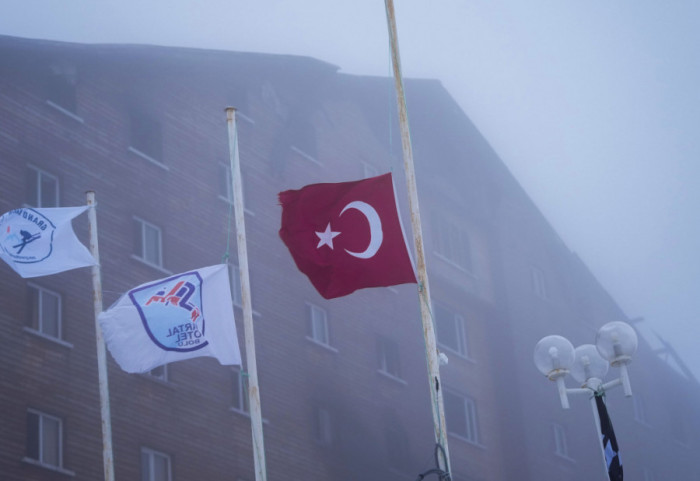 Šumski požar u oblasti Antalije stavljen pod kontrolu, evakuisani gosti iz nekoliko luksuznih hotela