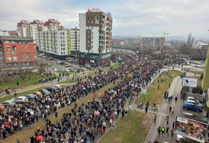 (VIDEO) Protestna šetnja i blokada više raskrsnica i bulevara u Novom Sadu