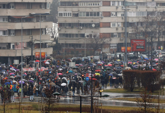 (FOTO/VIDEO) Studenti, učenici, građani na ulicama Srbije: Blokirana većina novobeogradskih bulevara, kao i Brankov most