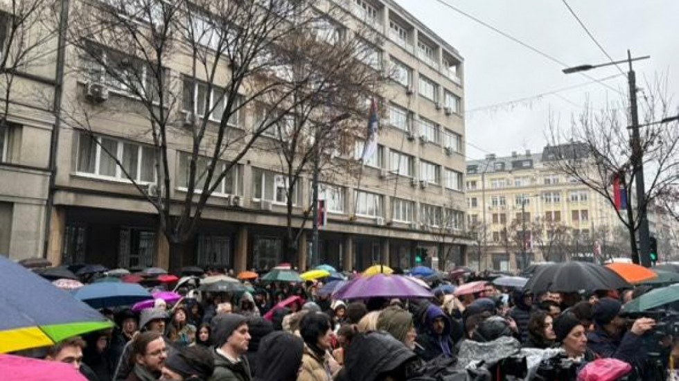 Advokati ispred Predsedništva poručili da su uz studente i pozvali kolege na totalnu obustavu rada