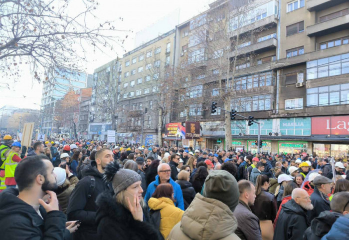 (FOTO) Blokada raskrsnica kod Vukovog spomenika, stao i Zemun: Bajkeri vozili za Sonju, povređenu u Ruzveltovoj