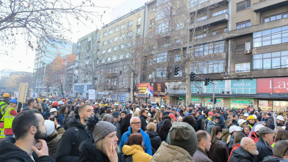 (FOTO) Blokada raskrsnica kod Vukovog spomenika, stao i Zemun: Bajkeri vozili za Sonju, povređenu u Ruzveltovoj