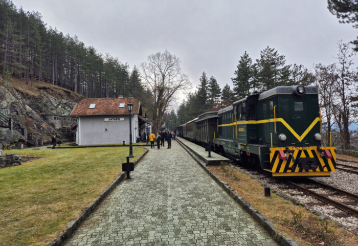 (FOTO) Na Mokroj Gori obeleženo sto godina Šarganske osmice