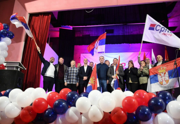 (FOTO/VIDEO) Predizborni miting Srpske liste u Lešku: "Srbija zove, 9. februara svi kao jedan"