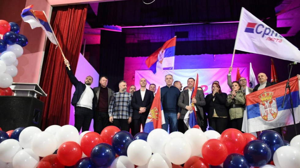 (FOTO/VIDEO) Predizborni miting Srpske liste u Lešku: "Srbija zove, 9. februara svi kao jedan"