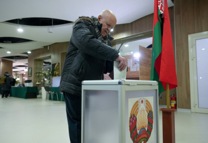 Održavaju se predsednički izbori u Belorusiji, Aleksandar Lukašenko apsolutni favorit u borbi za sedmi mandat