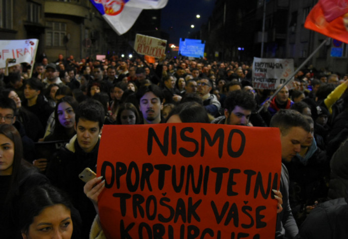 (FOTO/VIDEO) Građani i studenti na Trgu republike podržali skup u Kragujevcu