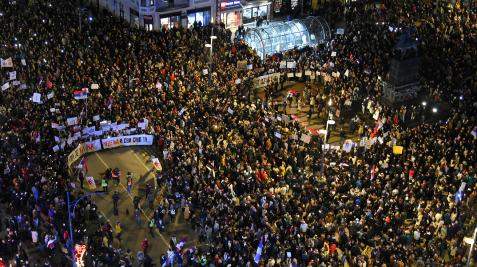 (FOTO/VIDEO) "Oni koji nisu s nama su korov države": Protesti u više gradova Srbije, prvi put stala Bela Palanka