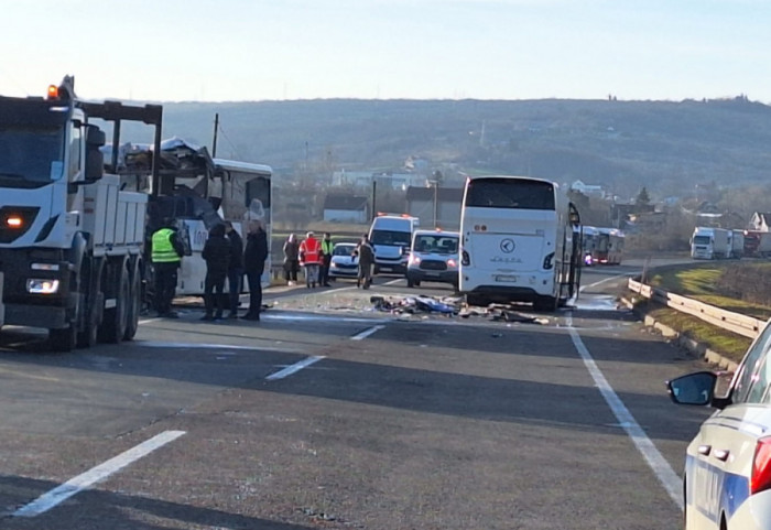 Klinički centar Srbije: Posle sudara autobusa kod Umke u Urgentni centar primljeno 56 povređenih