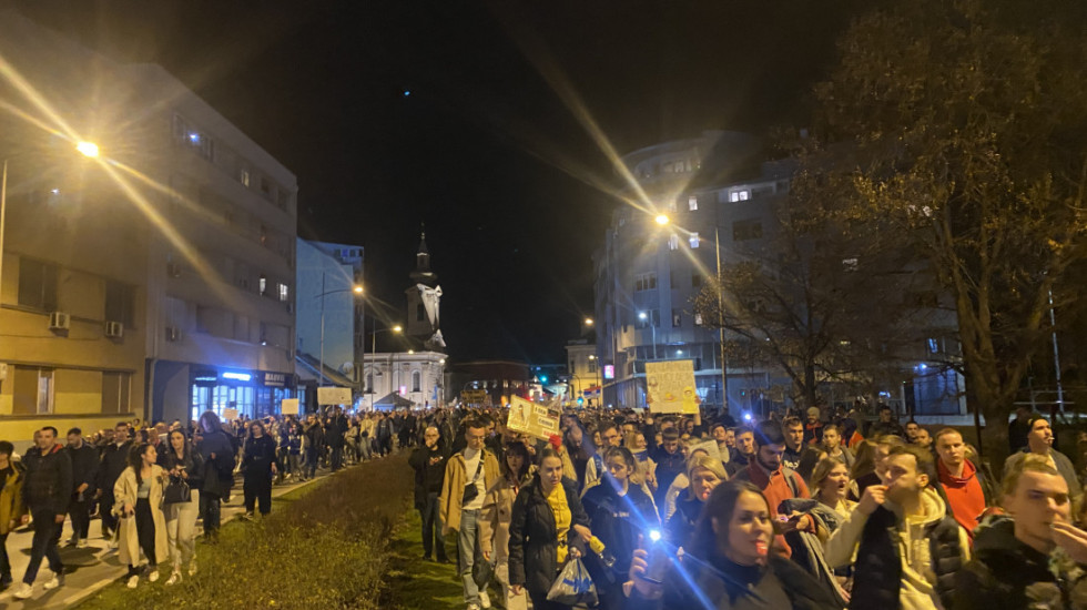 (FOTO/VIDEO) "Svi na ulice, ćutanja je dosta": Protest studenata u Novom Sadu i Beogradu zbog napada na kolege