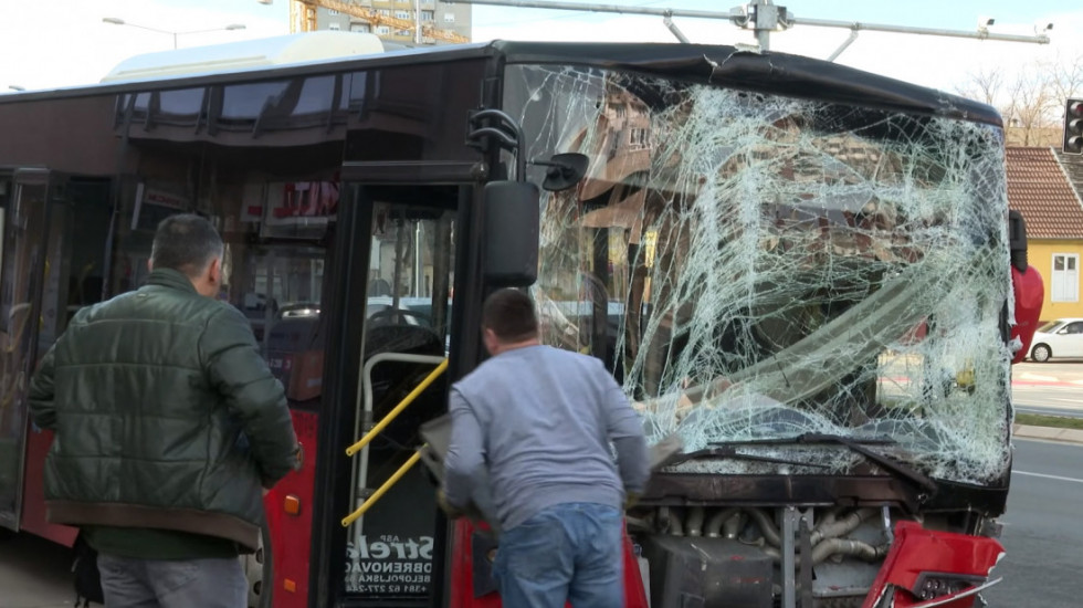 Urgentni centar: Povređeni u udesu autobusa na Novom Beogradu pušteni kući, jedan pacijent zadržan