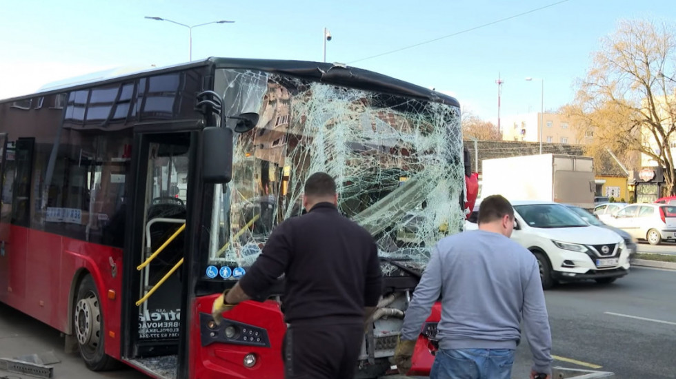 Stotinu mladih strada u saobraćajkama u Srbiji: Treba li pomerati starosnu granicu za dobijanje vozačke dozvole