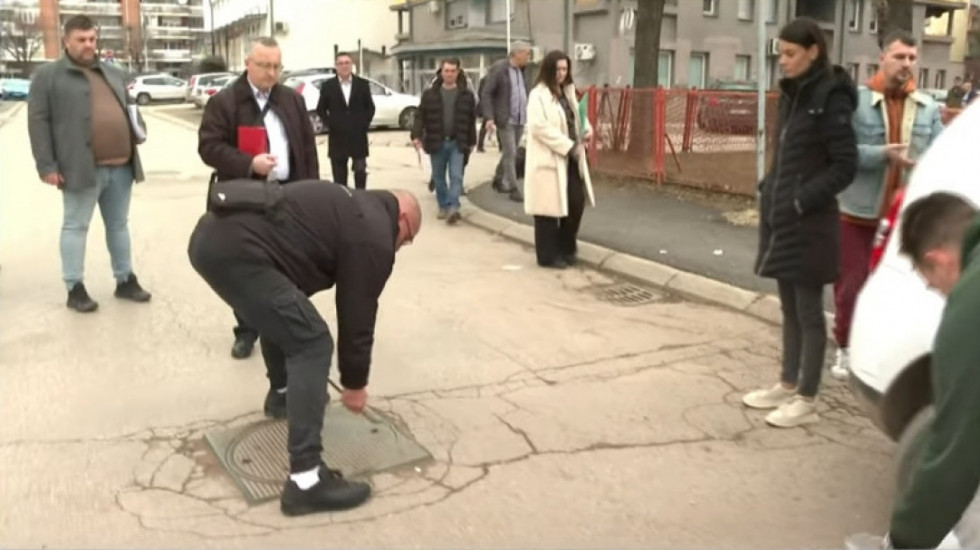 (VIDEO) U Nišu iscureo mazut i proširio se kanalizacijom: Šestoro zaposlenih u ambulanti zatražilo lekarsku pomoć