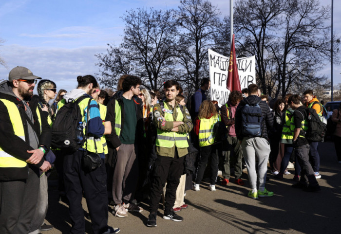 Studenti u blokadi iz Novog Sada: Osuđujemo pokušaj politizacije protesta, ograđujemo se od PSG, Stav i Sviće