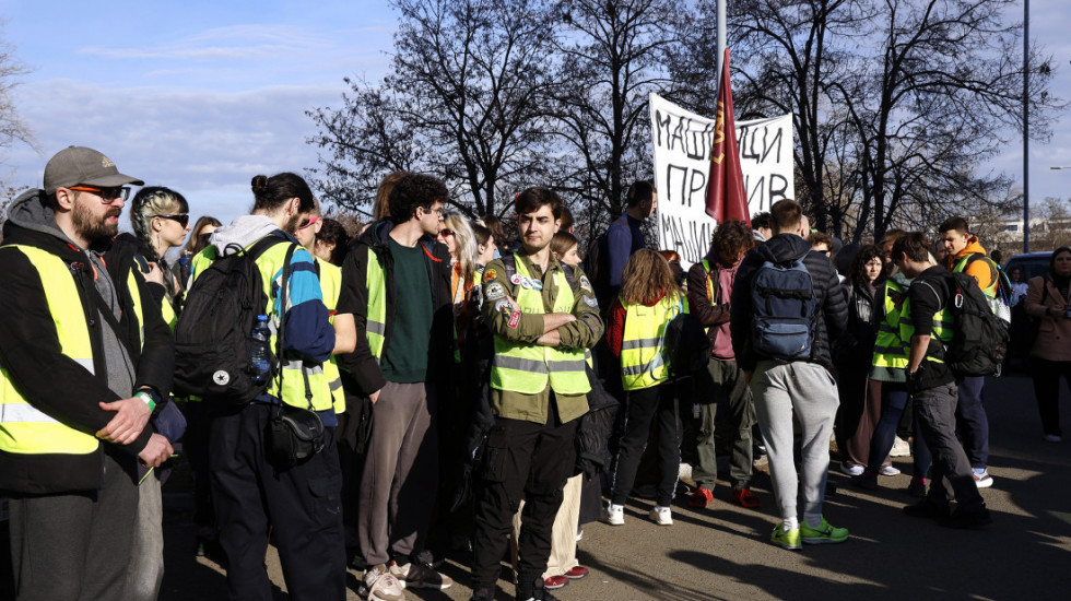 Studenti u blokadi iz Novog Sada: Osuđujemo pokušaj politizacije protesta, ograđujemo se od PSG, Stav i Sviće