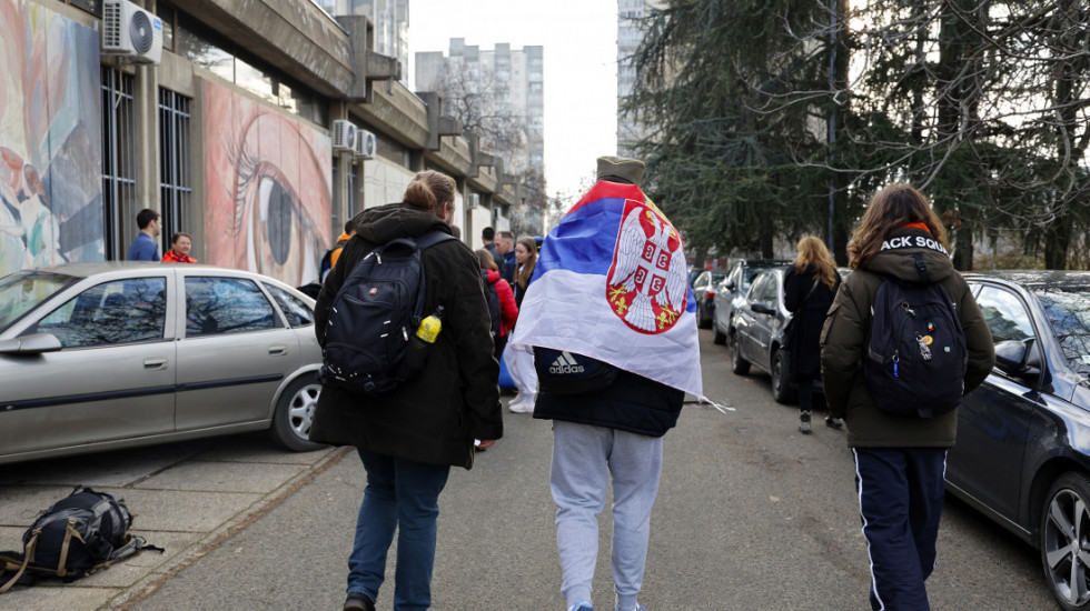 "Sremci solidarno": U Sremskoj Mitrovici održan protest građana i studenata koji su pešice došli iz Rume