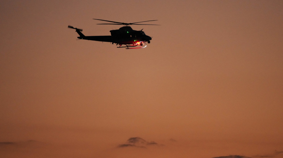 (VIDEO) Helikopter iz Srbije prinudno sleteo kod Prnjavora, nema povređenih