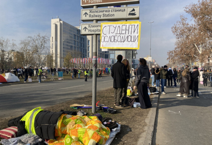 Studenti u blokadi se izvinili ekipi RTS: "Ometanje izveštavanja je protiv interesa i vrednosti za koje se zalažemo"