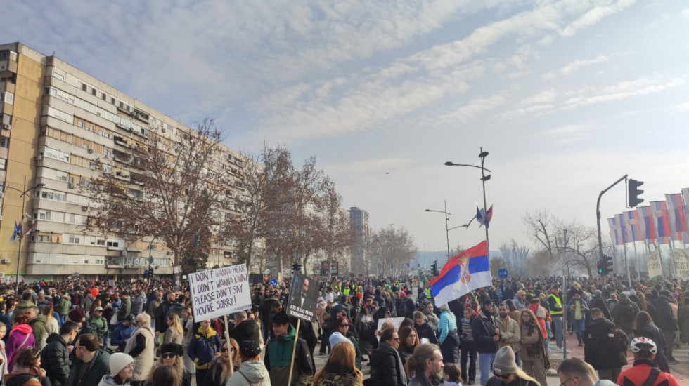 Sto dana od pada nadstrešnice: Blokada tri velike raskrsnice u Novom Sadu, u Nišu blokirana naplatna stanica