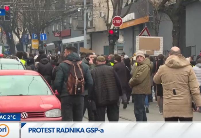 (FOTO/VIDEO) Protest radnika GSP, pridružili im se studenti: Prevoz u redovnom režimu