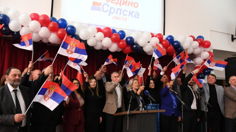 (FOTO) Miting Srpske liste u Kosovskoj Mitrovici: "Da se ujedinimo i zajedno pobedimo"