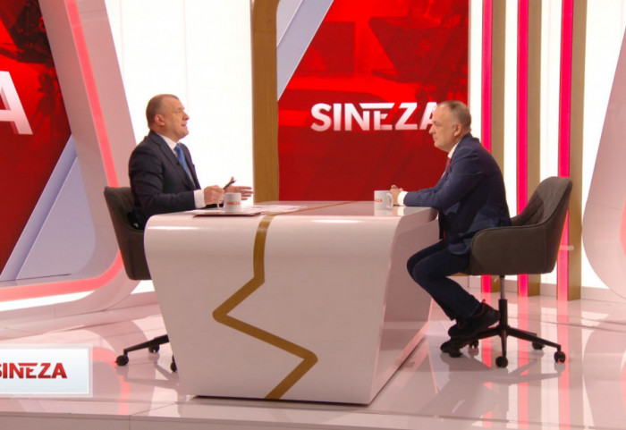 (VIDEO) Gosti Sinteze o Trampovim potezima: "Suzbijanje ilegalnih migracija pozitivno, problem način na koji se to radi"