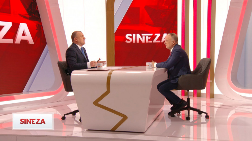 (VIDEO) Gosti Sinteze o Trampovim potezima: "Suzbijanje ilegalnih migracija pozitivno, problem način na koji se to radi"