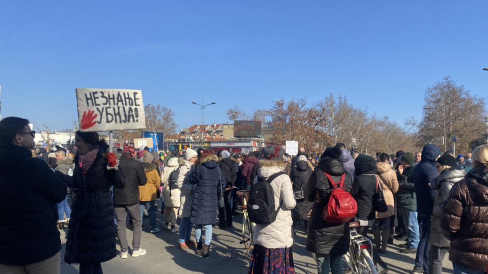 (VIDEO) Performans u Novom Sadu: "Potraga za rektorom" nije urodila plodom, svi pozvani da ga potraže u Nišu 1. marta