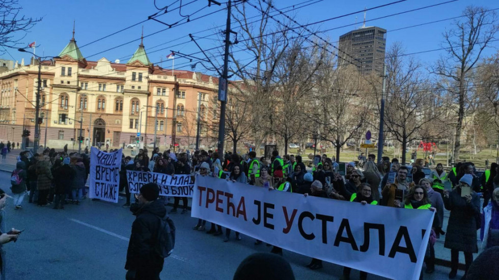 (FOTO/VIDEO) "Držimo vam čas": Protest ispred Ministarstva prosvete, studenti i srednjoškolci uz nastavnike