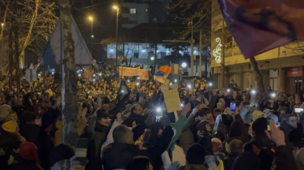 Studenti koji pešice idu u Kragujevac stigli u Sopot: Dočekani aplauzom i bogatom trpezom