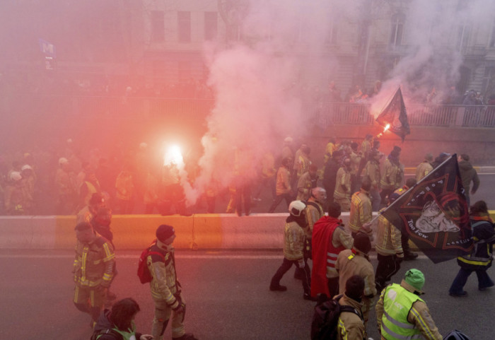 (FOTO) Protest u Belgiji zbog penzionih reformi, demonstranti se sukobili s policijom