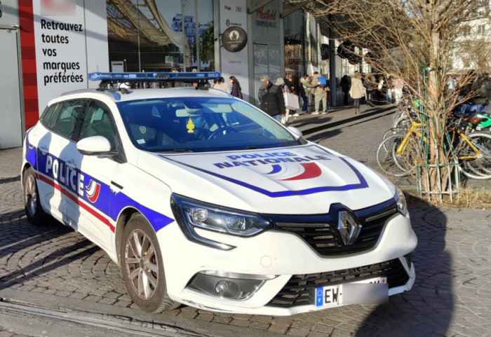 Planirale teroristički napad na kafić ili koncertnu dvoranu: Uhapšene tri devojke u Parizu