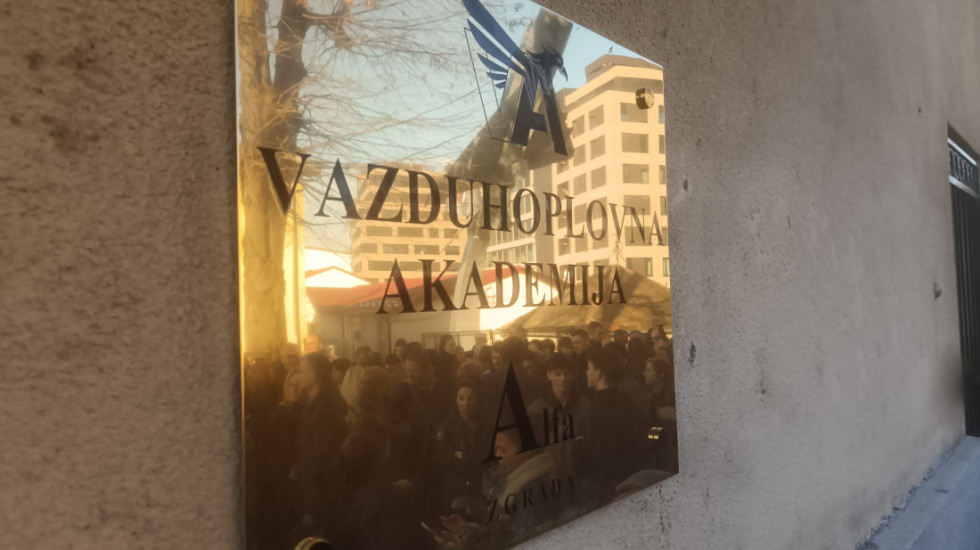 Protest ispred Ministarstva prosvete: Zaposleni u Vazduhoplovnoj akademiji traže poništenje prenosa imovine