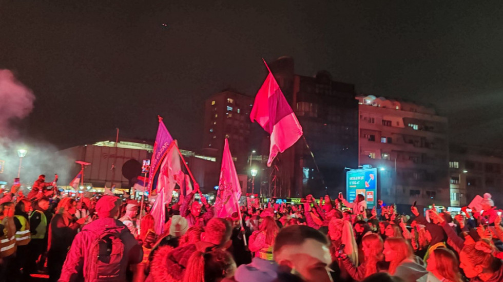 (FOTO/VIDEO) "Pumpaj, pumpaj": Studenti iz tri pravca sreli se u Kragujevcu, svečano dočekani uz zahvalnice i medalje