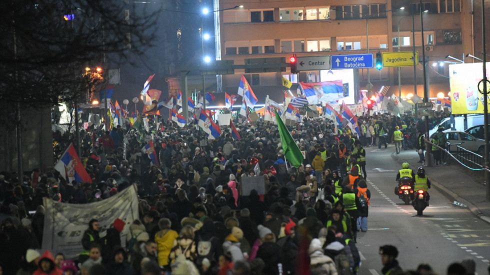 (FOTO/VIDEO) "Sretnimo se na Sretenje": Protestni skup u Kragujevcu završen posle 15 sati i sedam minuta