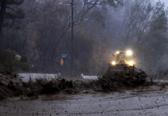 Poginulo osmoro u poplavama u Kentakiju, na severu SAD minus 45 stepeni: Upozorenja na tornado u Džordžiji i na Floridi