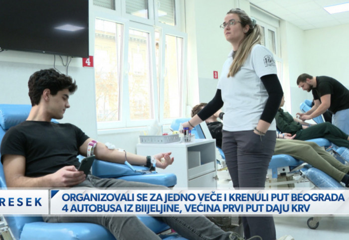 (VIDEO) "Potreseni smo, svi smo došli": Maturanti iz Bijeljine u Beogradu dali krv za teško povređenu drugaricu Anu