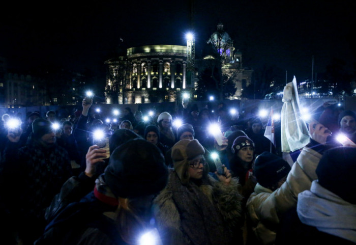 (FOTO/VIDEO) Učesnici protesta "Kultura u blokadi" blokirali zgradu Kulturnog centra Beograda