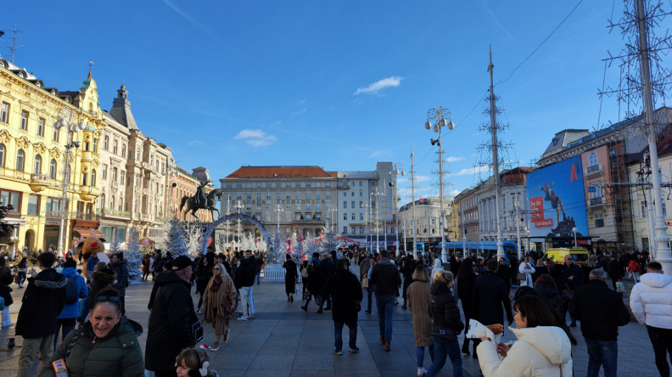 Prosečna decembarska neto plata u Hrvatskoj 1.361 evro, skoro dve trećine zaposlenih ispod proseka