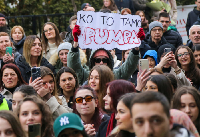 (FOTO/VIDEO) Kako je "pumpanje" postalo lajtmotiv blokada: "To znači povećavati pritisak, odnosno ne spuštati tenzije"