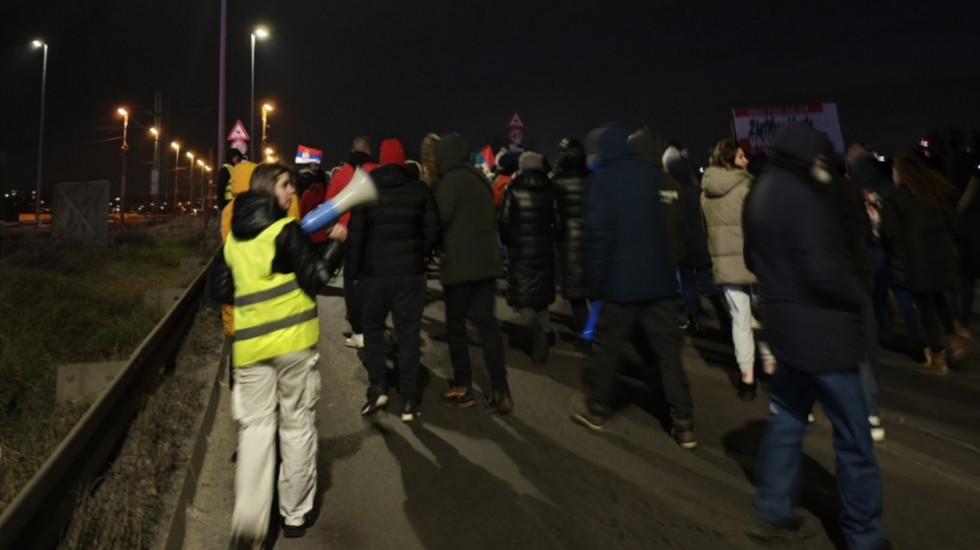 (VIDEO) "Spajamo obale, rušimo tišinu": Stanovnici Palilule blokirali Pančevački most sa obe strane na sat vremena